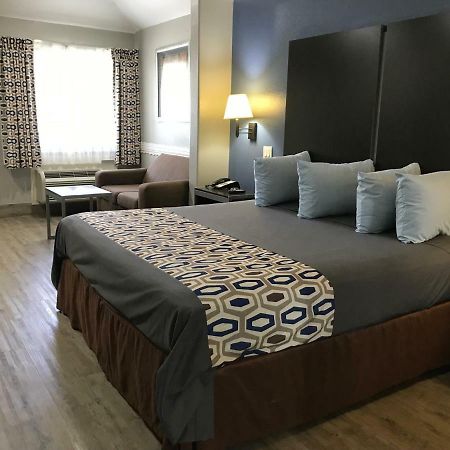 Camelot Inn And Suites Aldine Exterior foto